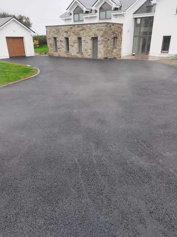 Tarmac driveway front of house